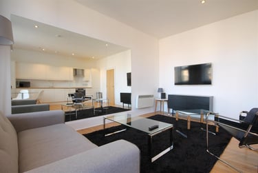 2 bed flat, Chaucer Building, City Centre, Newcastle, NE15JE - Image 1